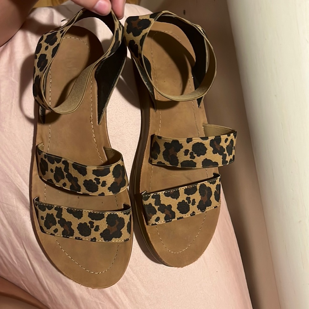 cute sandals!